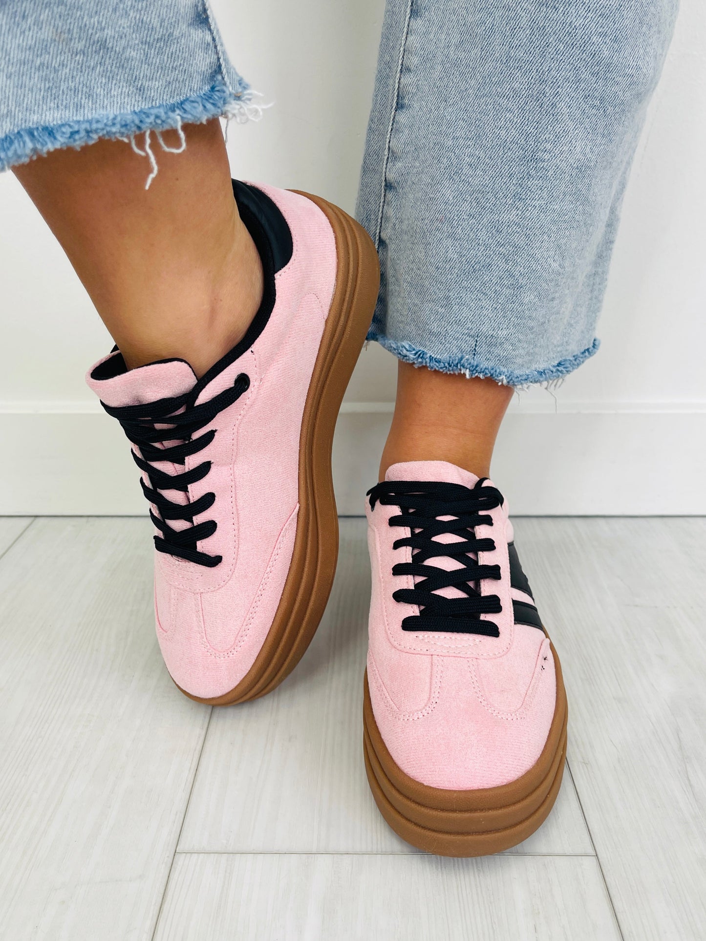 The New Chapter Sneakers In Pink Black